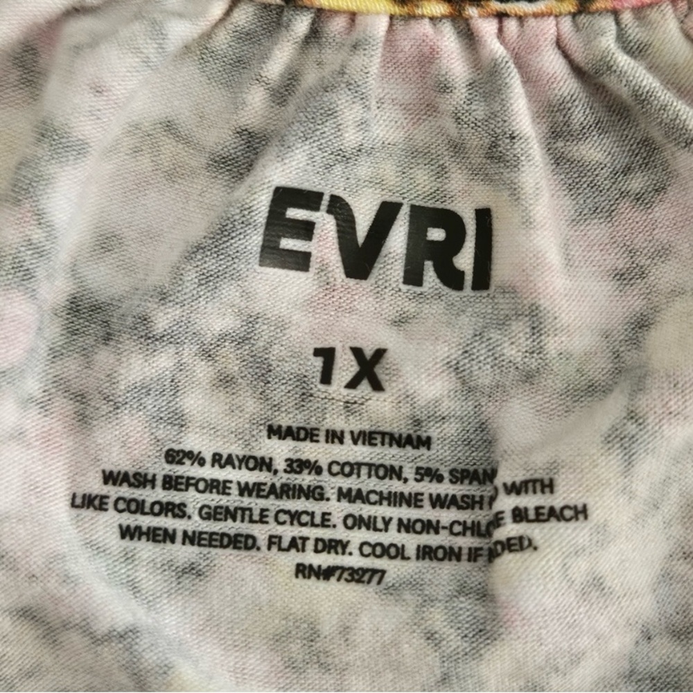 EVRI Women's V-Neck Abstract Floral Print Short Sleeve Tee Size 1X EUC - Picture 4 of 9